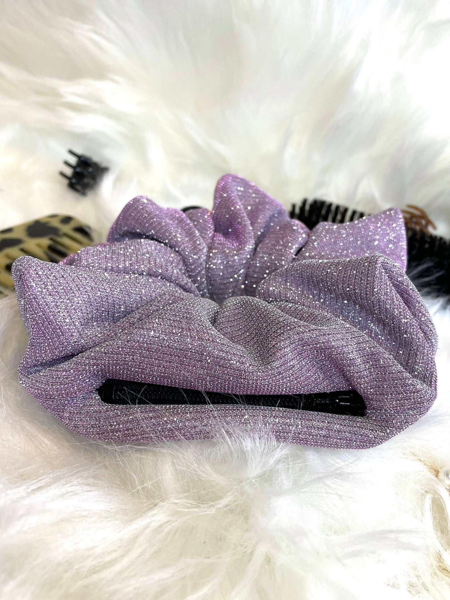 Handmade pocket scrunchie in glitter pink.